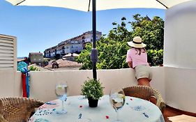 Holibai, Curuxa, Tranquilidad En El Casco Historico De Baiona